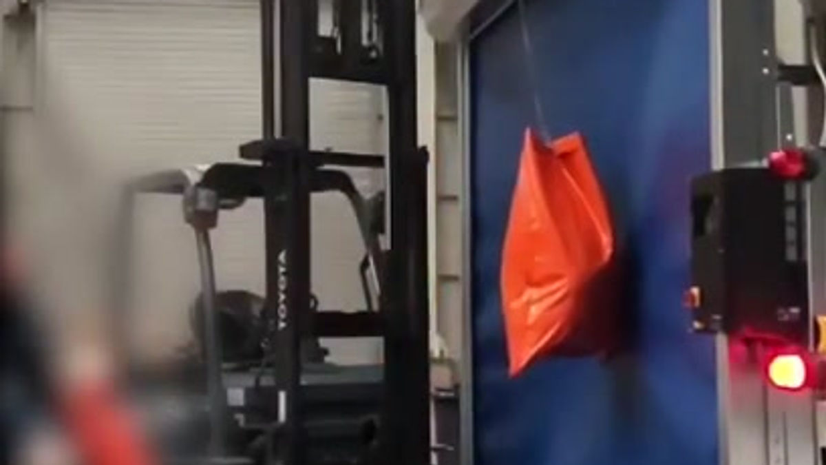 Machine protection door M140 impact test